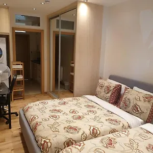 Appartamento Luxury 1min Walk From Underground, With Free Parking Free Wifi 