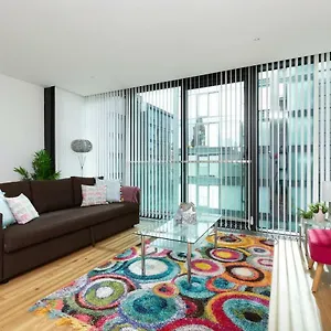 Apartment Altido Fantastic Flat With Parking