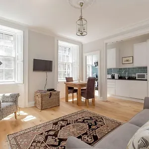Apartment Altido Elegant Georgian 2-bedrm Apt In Heart Of Old Town